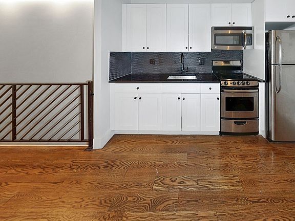 2nd image of 634 Kosciuszko St APT 1F