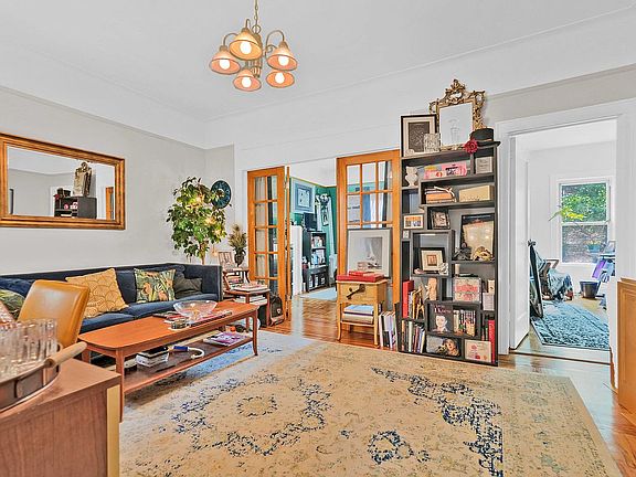 4th image of 3430 Crescent St