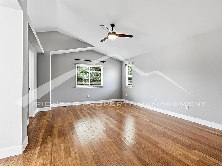 333 Sanders Cir — Photo 13