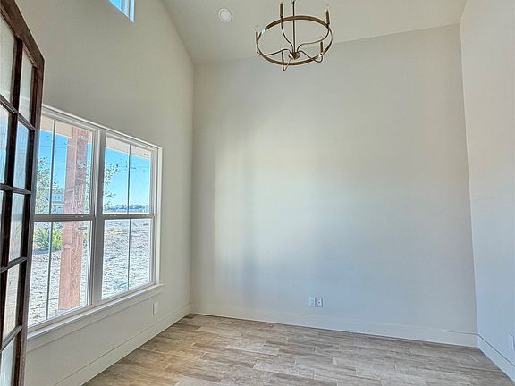 4th image of 1004 Sabrina Ct