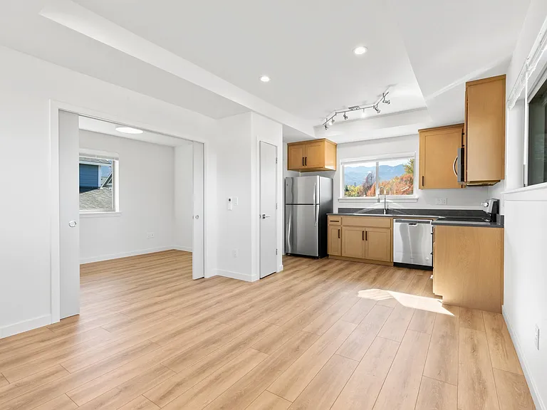 421 Creekside Way #B — Photo 3