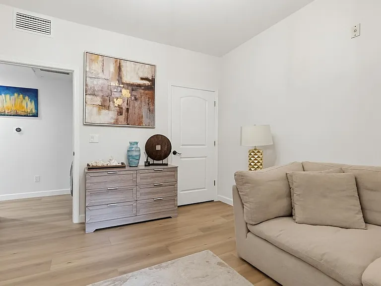 5132 W Maplewood Ave #202 — Photo 28