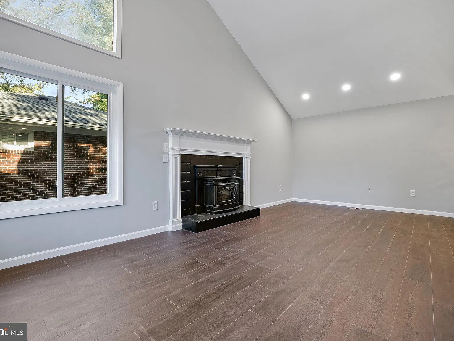 4 bed, 3.0 bath, 3012 sqft, $4,500 — Photo 2