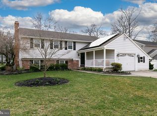 137 Old Carriage Rd, Cherry Hill, NJ 08034