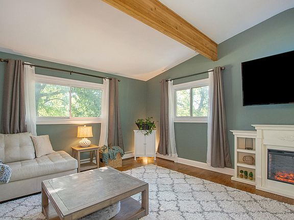 4th image of 8309 Courtland Dr NE