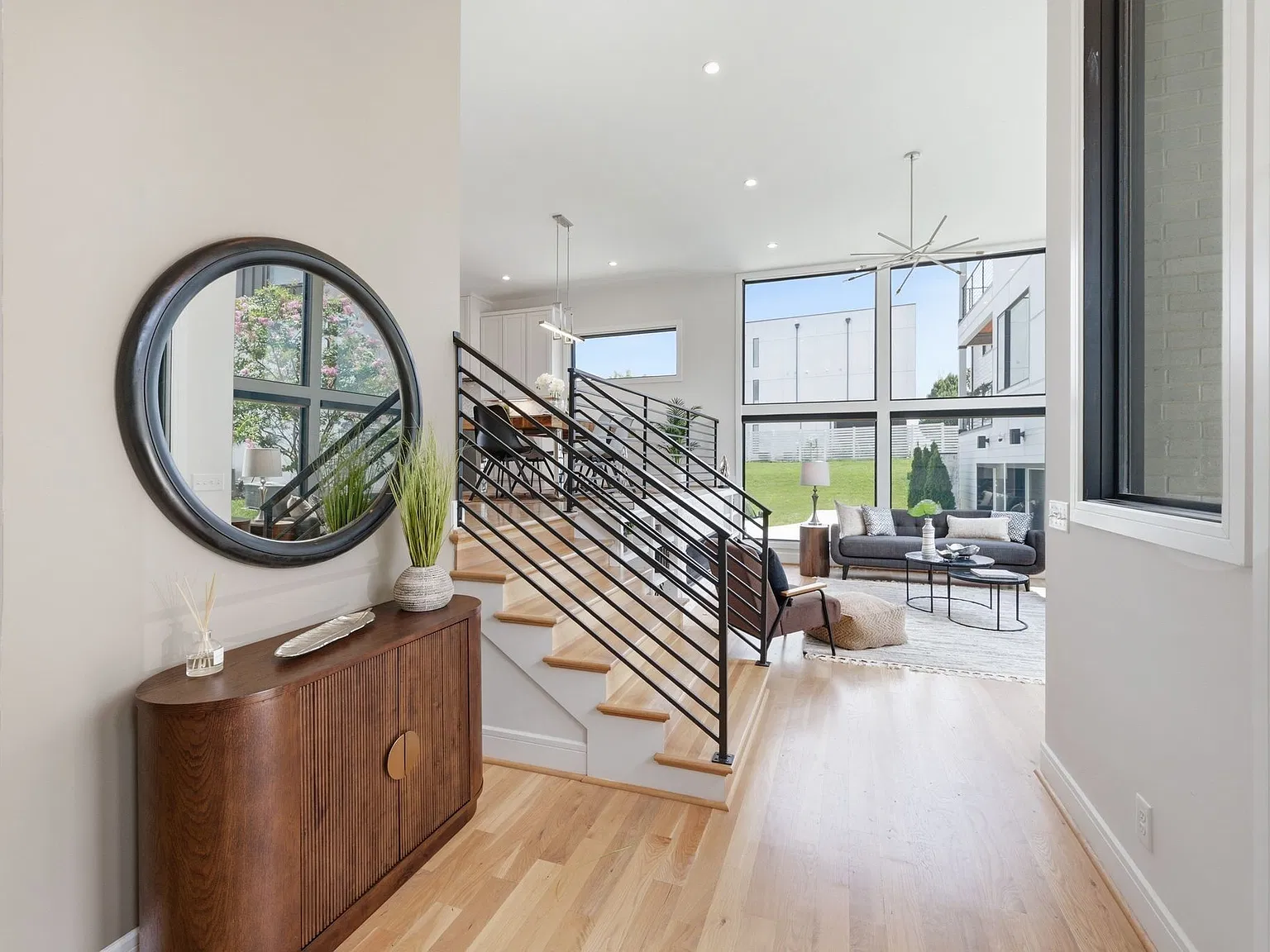 5 bed, 4.5 bath, 4023 sqft, $6,500 — Photo 4