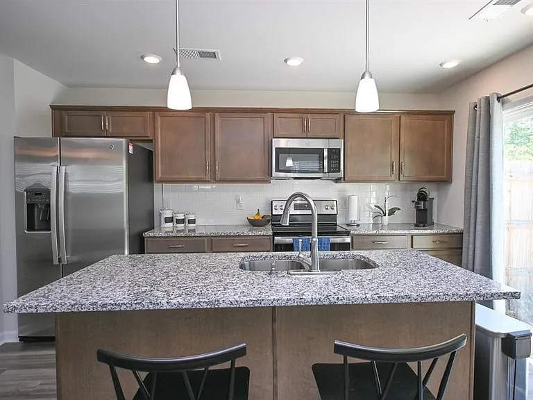 552 Kingfisher Ct — Photo 9