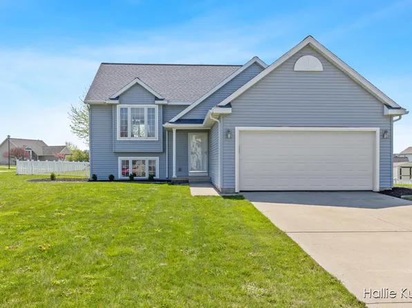 7035 Deer Cove Dr SE, Caledonia, MI 49316