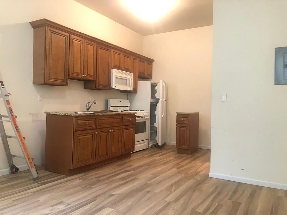 1st image of 25 Fabian St