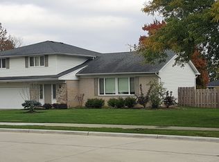 25064 Maidstone Ln, Beachwood, OH
