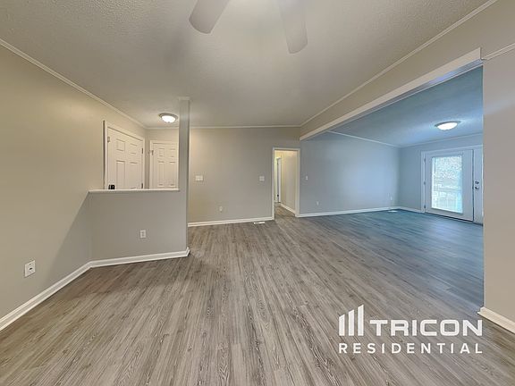 3rd image of 2930 Drakes Crossing Dr