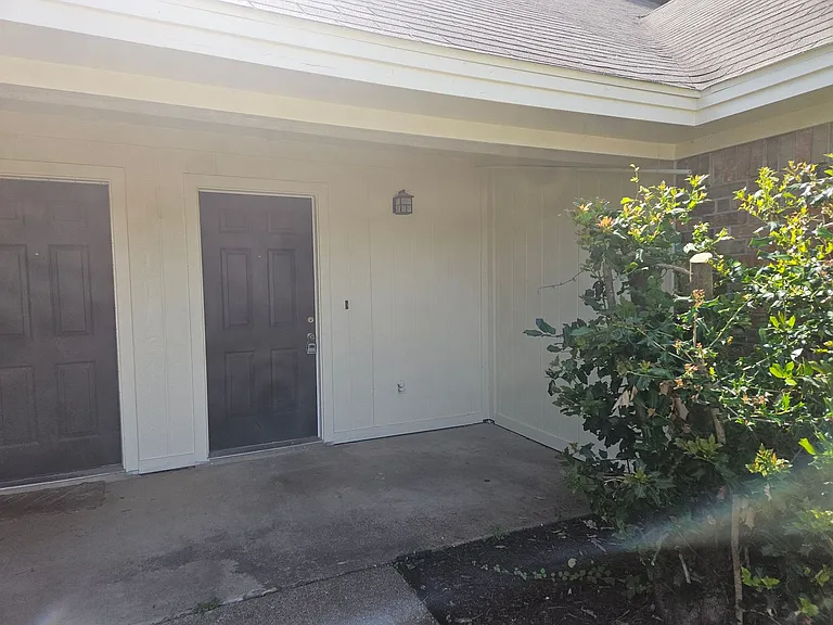 7614 April Ct — Photo 2