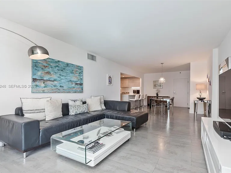 2301 Collins Ave #507 — Photo 5