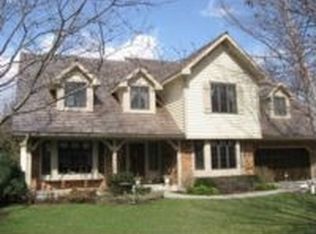 929 Springhaven Dr, Libertyville, IL 60048