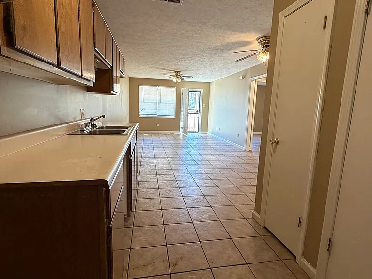 319 Peyton Ave — Photo 2
