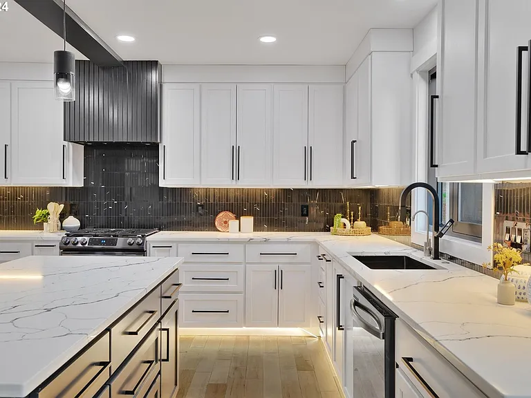 1403 SW Broadway Dr — Photo 22