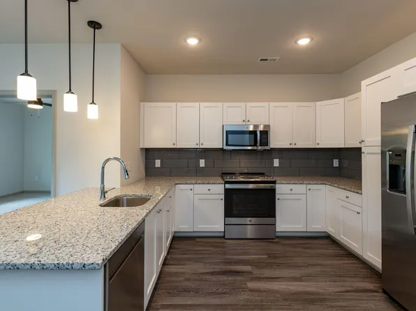 2418 Gathering Square Ct, Fuquay Varina, NC 27526
