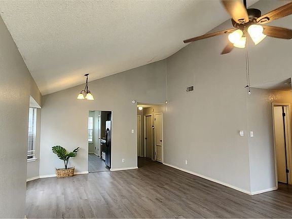 4th image of 2102 Cascade Dr