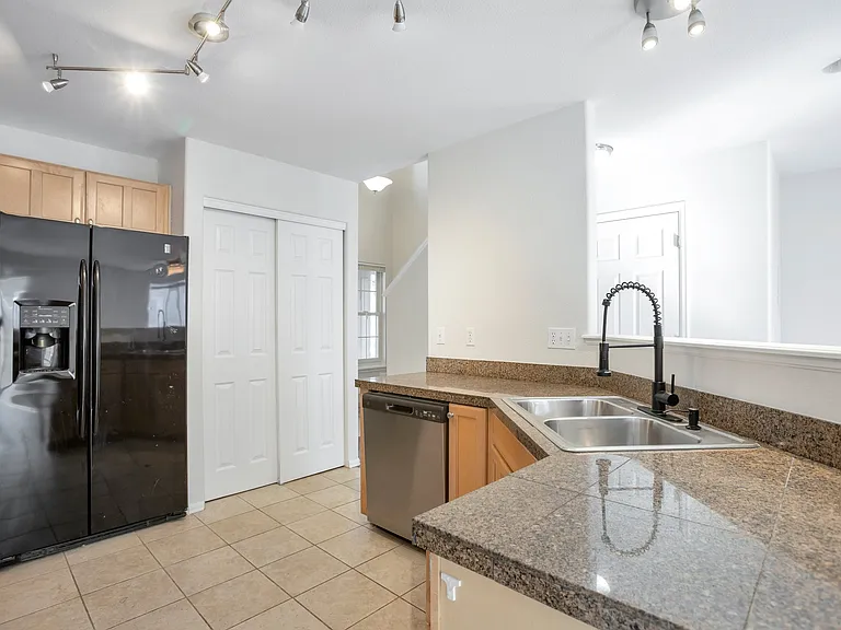 1254 S Zeno Way #E — Photo 7