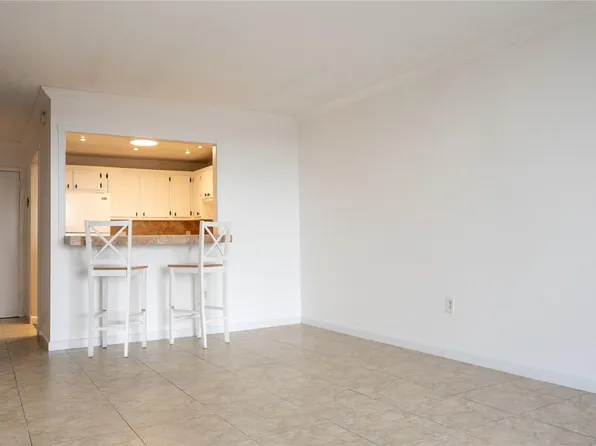 16950 W Dixie Hwy, North Miami Beach, FL 33160