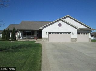 811 Maplewood Ave, Litchfield, MN 55355