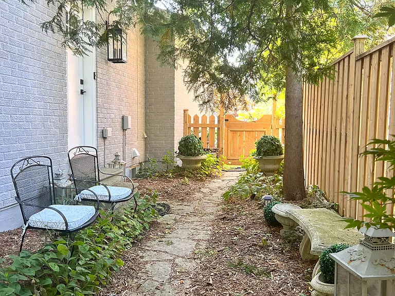 964 Albertson Cres #LOWER LEVEL — Photo 30