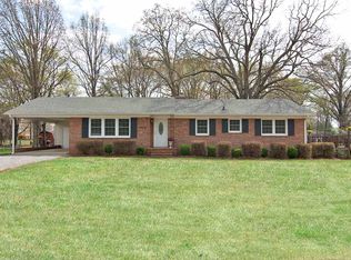 818 Bluefield Rd, Greensboro, NC 27455