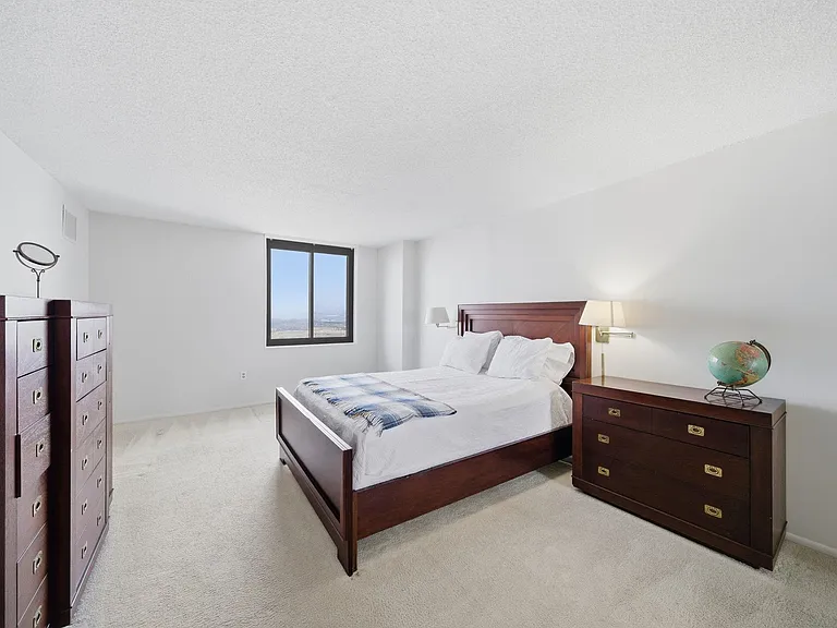 2103 Harmon Cove Tower #2103 — Photo 25