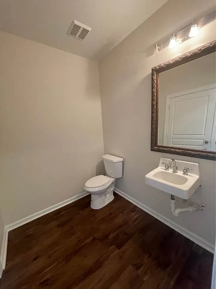 Building Photo - 607 Lady St #A