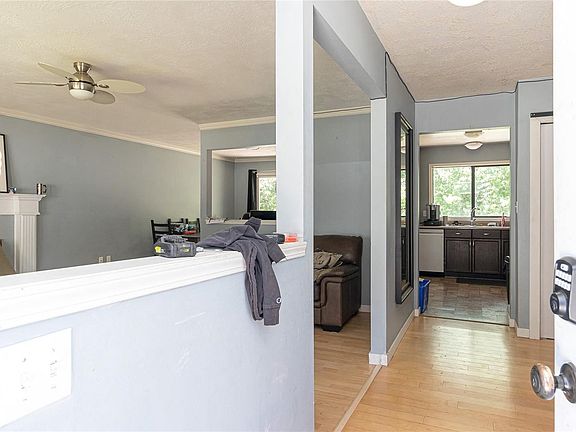 3rd image of 2818 Meadowview Rd