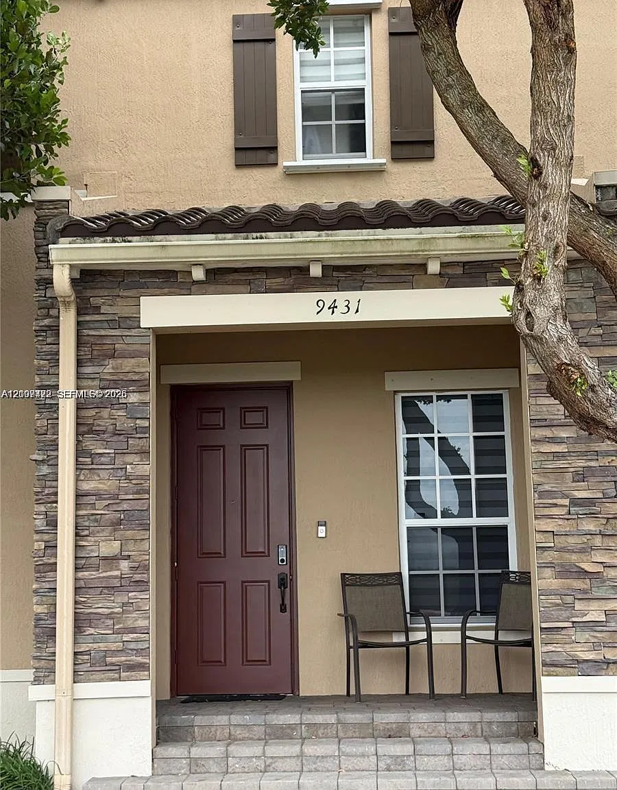 Kendall Commons Townhomes — Photo 1