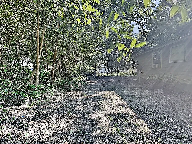 323 N Magnolia St — Photo 15