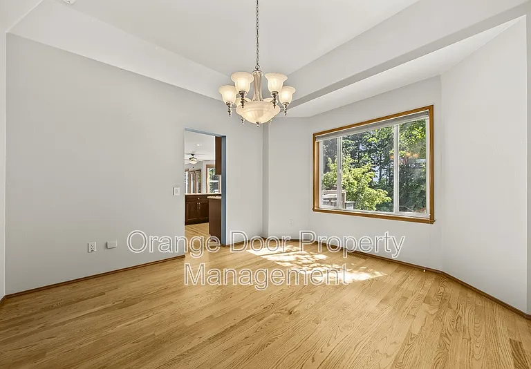 5204 Ridge Dr NE — Photo 2