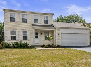814 Thunderbird Trl, Carol Stream, IL 60188