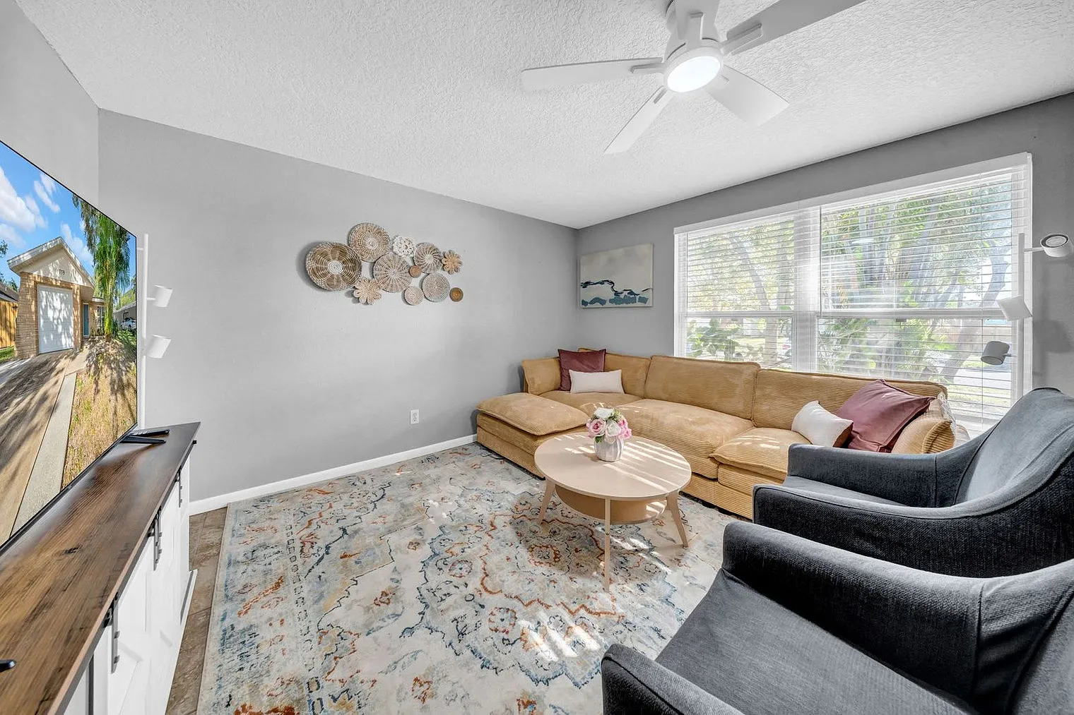 2 bed, 1.0 bath, 990 sqft, $2,822 — Photo 1