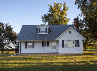 9438 Little Prairie Rd, Nashville, IL 62263