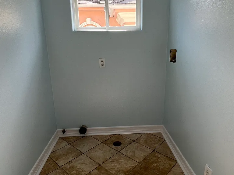 1907 Speyer Ln — Photo 29