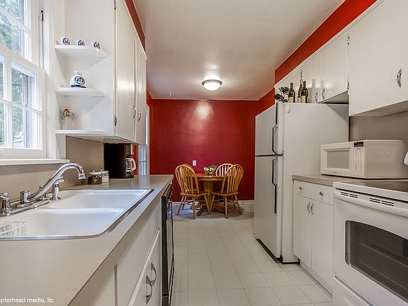5th image of 1139 Nevada St SE