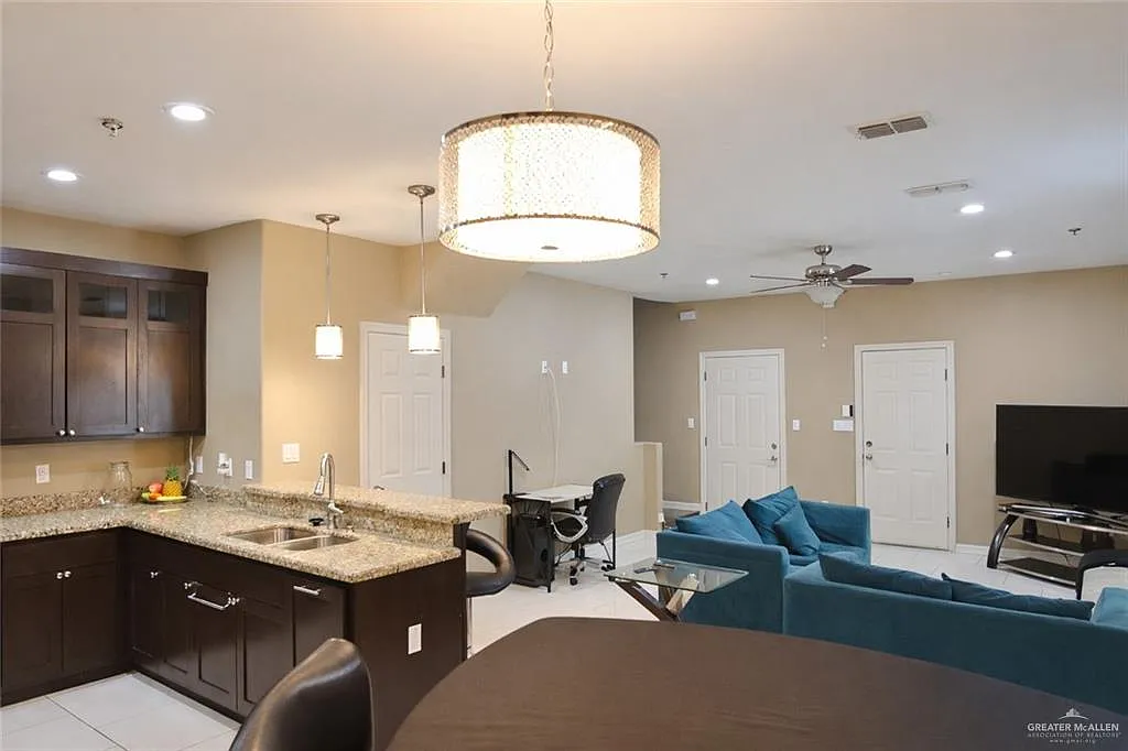 2 bed, 2.0 bath, 1170 sqft, $1,200 — Photo 4