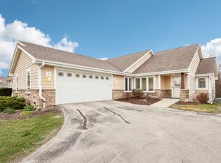 6169 W Woodview Ct, Milwaukee, WI 53220