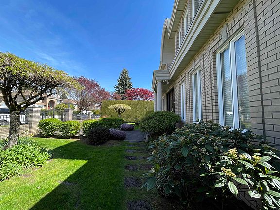 5th image of 1120 W 58th Ave
