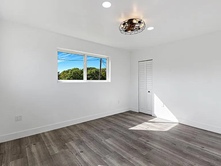 7600 N Miami Ave — Photo 18
