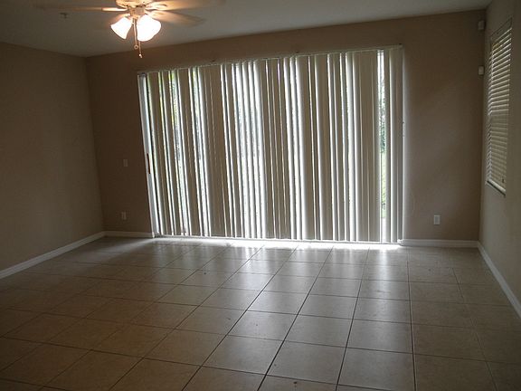 2nd image of 1023 Pipers Cay Dr