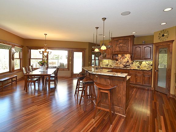4th image of 3898 Paradise Ave N
