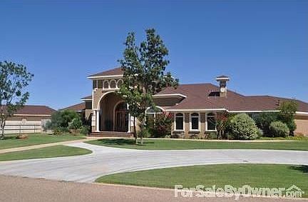 Curb appeal : Front entrance