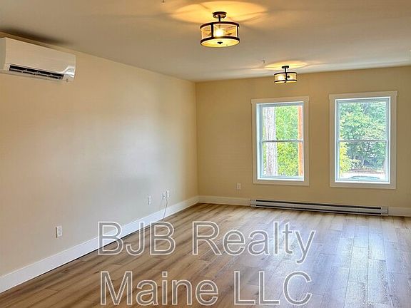 4th image of 156 Woodford St #6