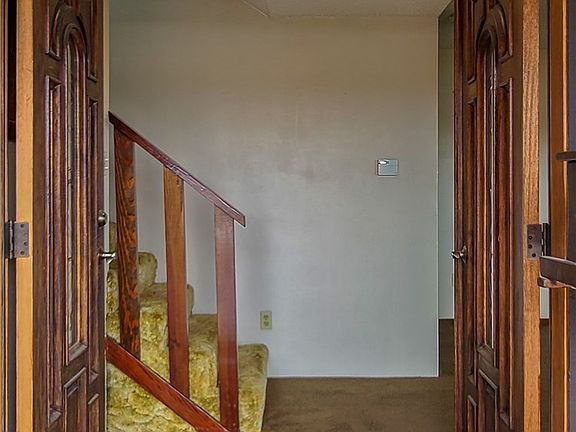 3rd image of 2030 W 235th St
