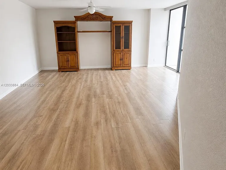 800 Parkview Dr #512 — Photo 7