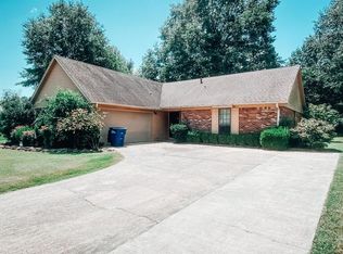 1022 Roselawn Cir, West Memphis, AR 72301