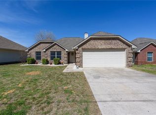 225 Glory St, Aubrey, TX 76227